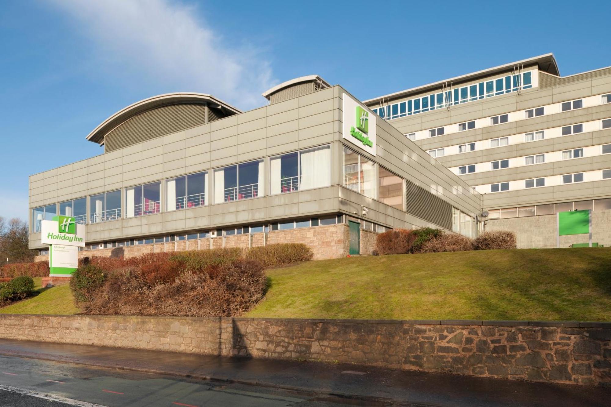 7 Smart Family-Friendly Hotels Near Dean Gallery Worth Booking