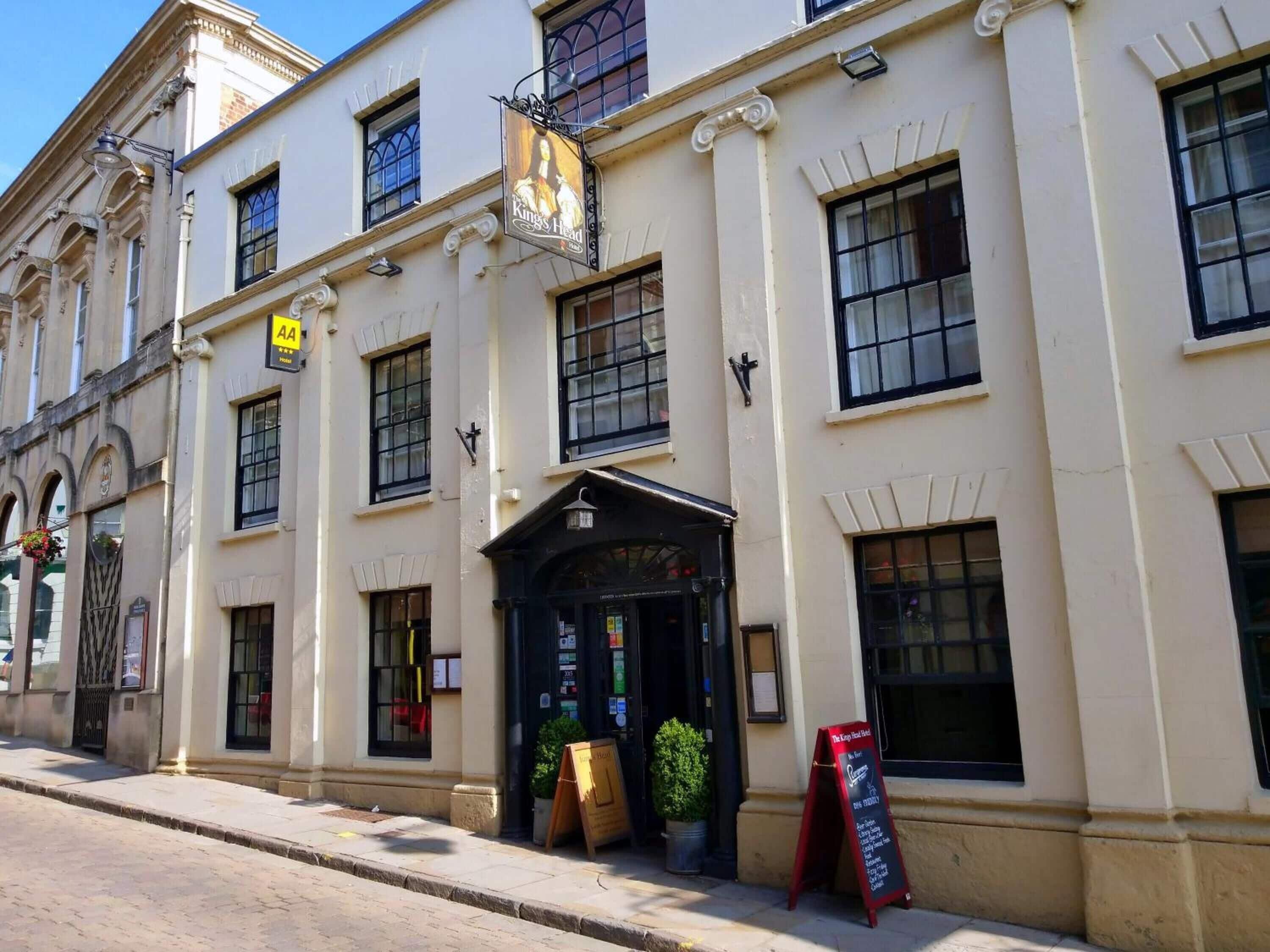 Staying Near Wye Valley Butterfly Zoo: 8 Central Hotels Compared