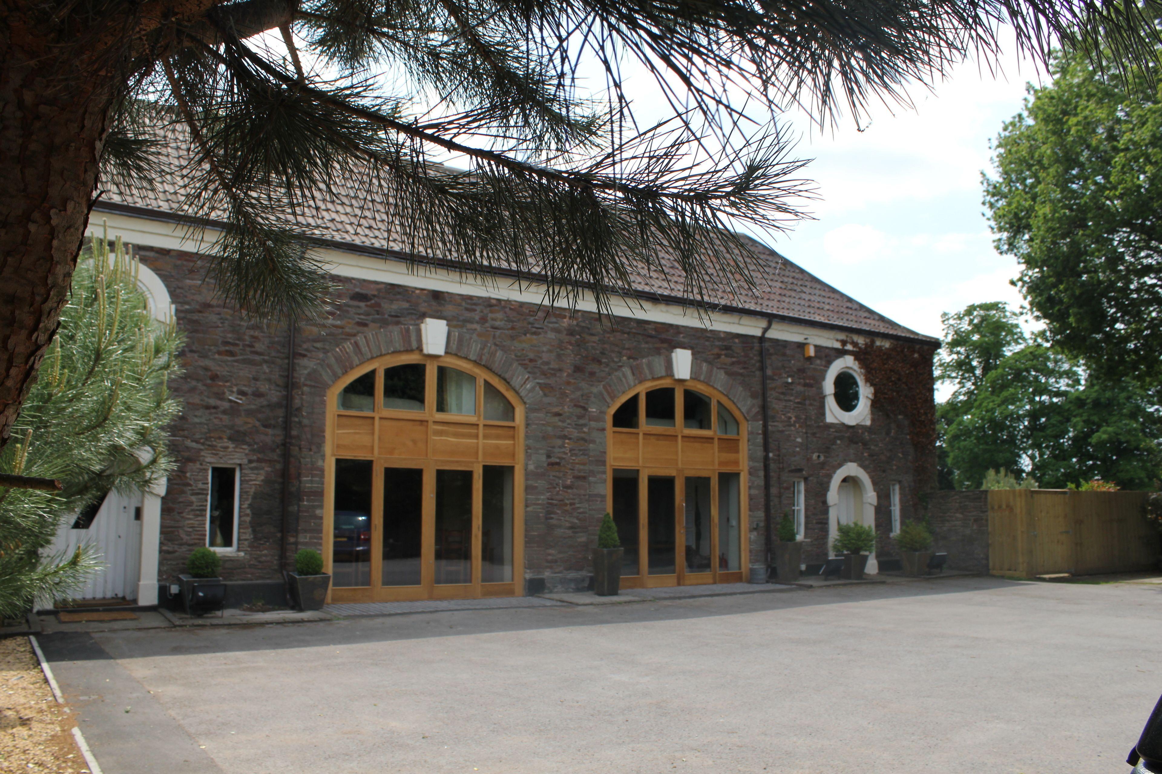 5 Couple-Friendly Hotels Close to Frenchay Village Museum