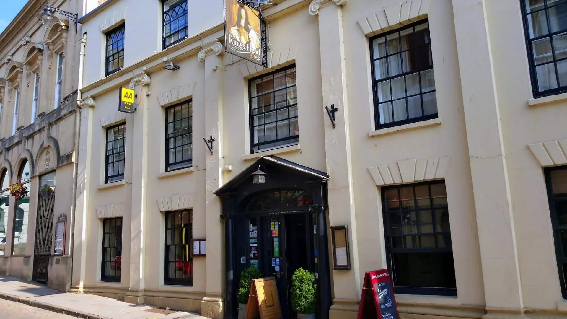 Staying Near Wye Valley Butterfly Zoo: 8 Central Hotels Compared